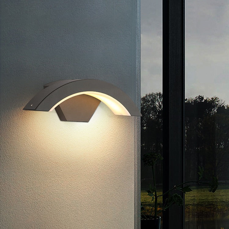 Moderne geschwungene IP65 LED-Außenwandleuchte