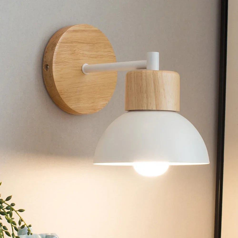Wandleuchte aus Holz & Metall