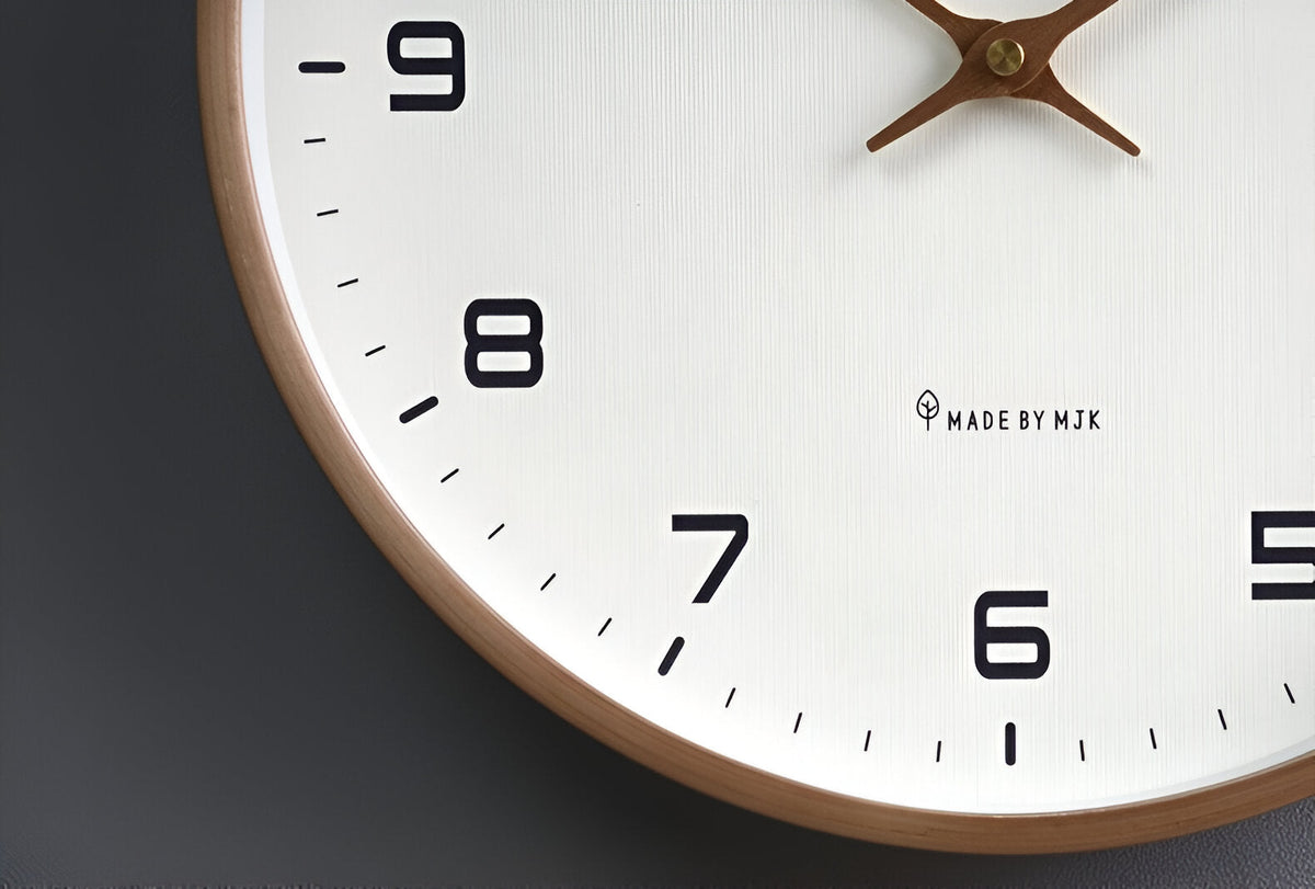 Nordische Wanduhr