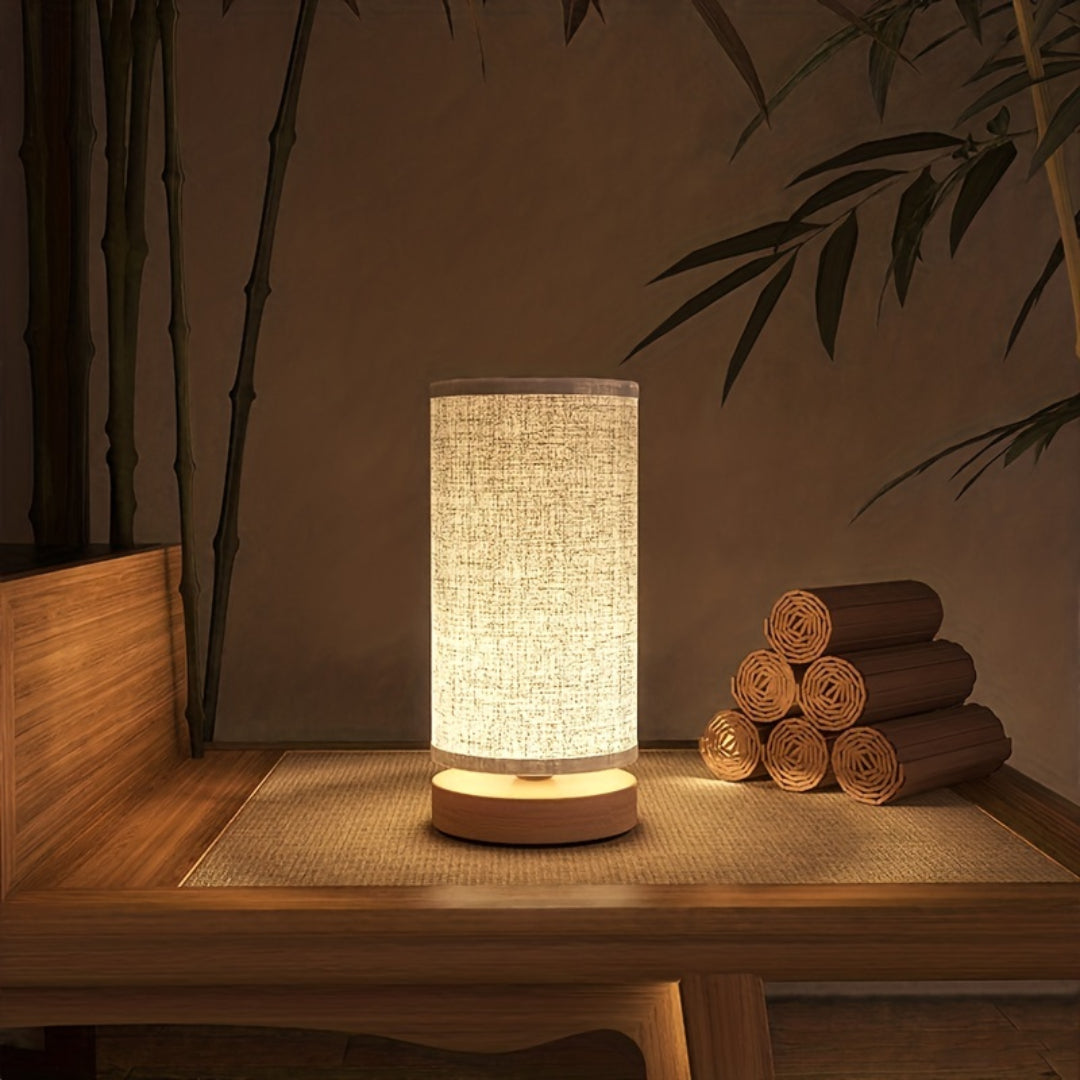 Moderne Holz-Tischleuchte mit USB-Anschluss