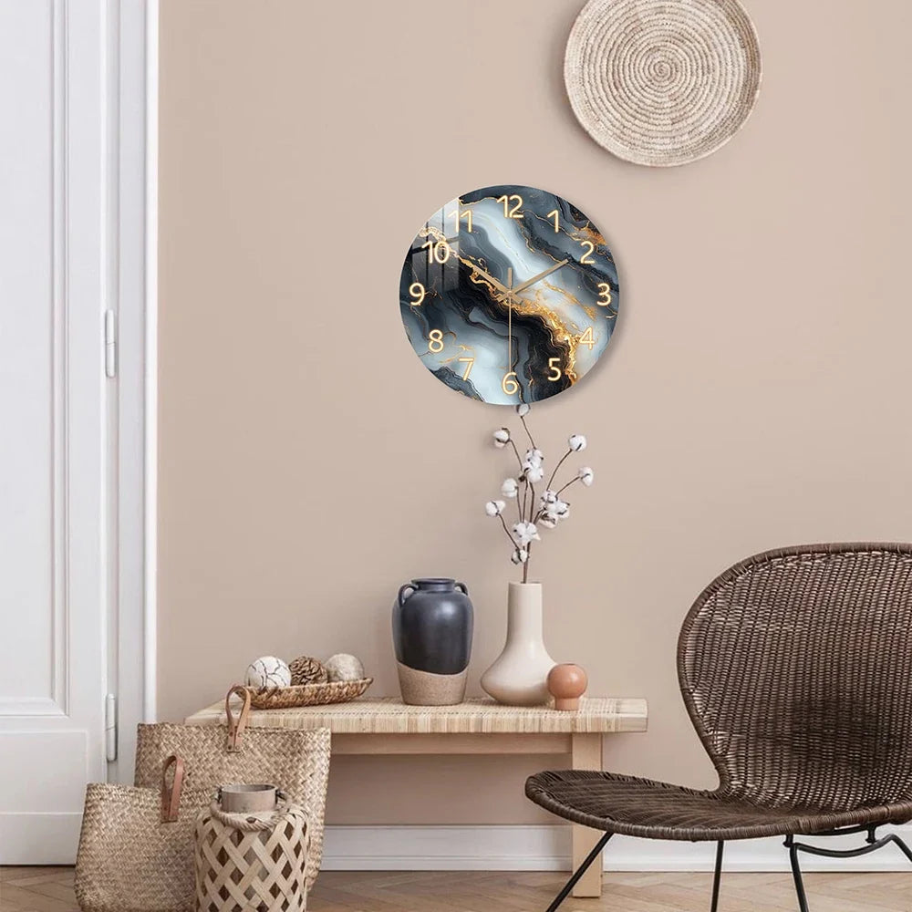 Wanduhr in Blau & Gold-Marmoroptik