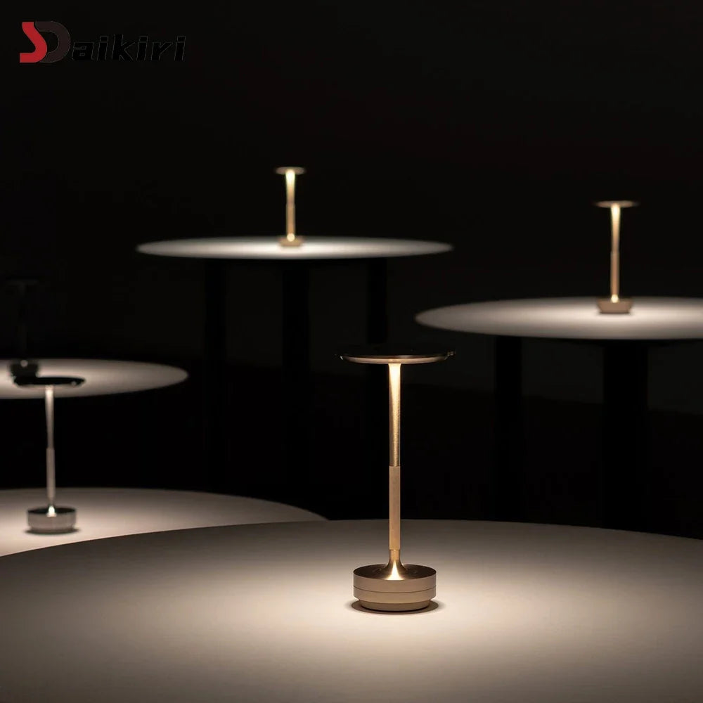 Wiederaufladbare, per Touch dimmbare Schreibtischlampe