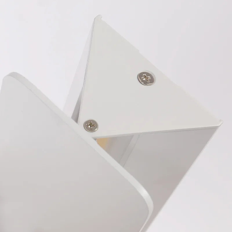 Minimalist Aluminium LED Swing Wall Lamp