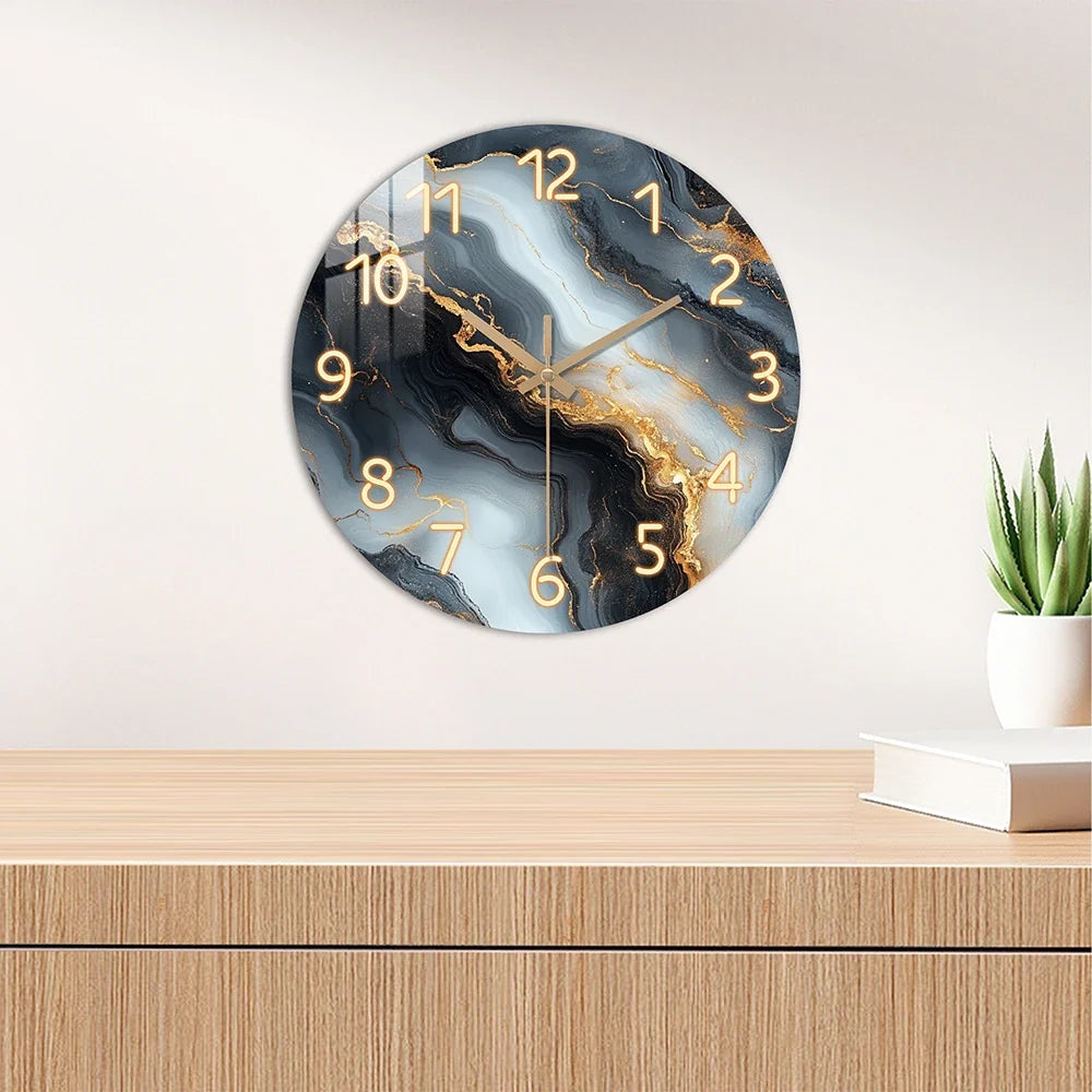 Wanduhr in Blau & Gold-Marmoroptik