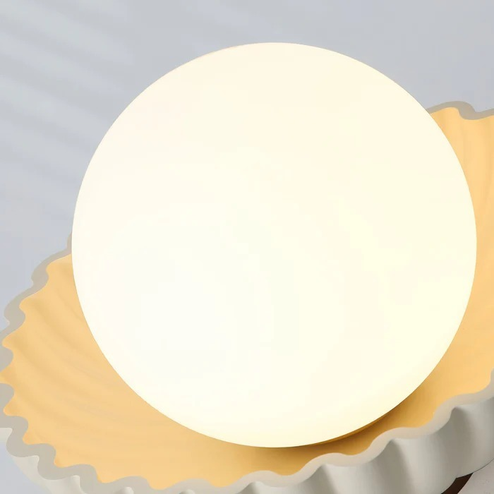Deckenleuchte für den Flur aus geripptem Eisen und Glas