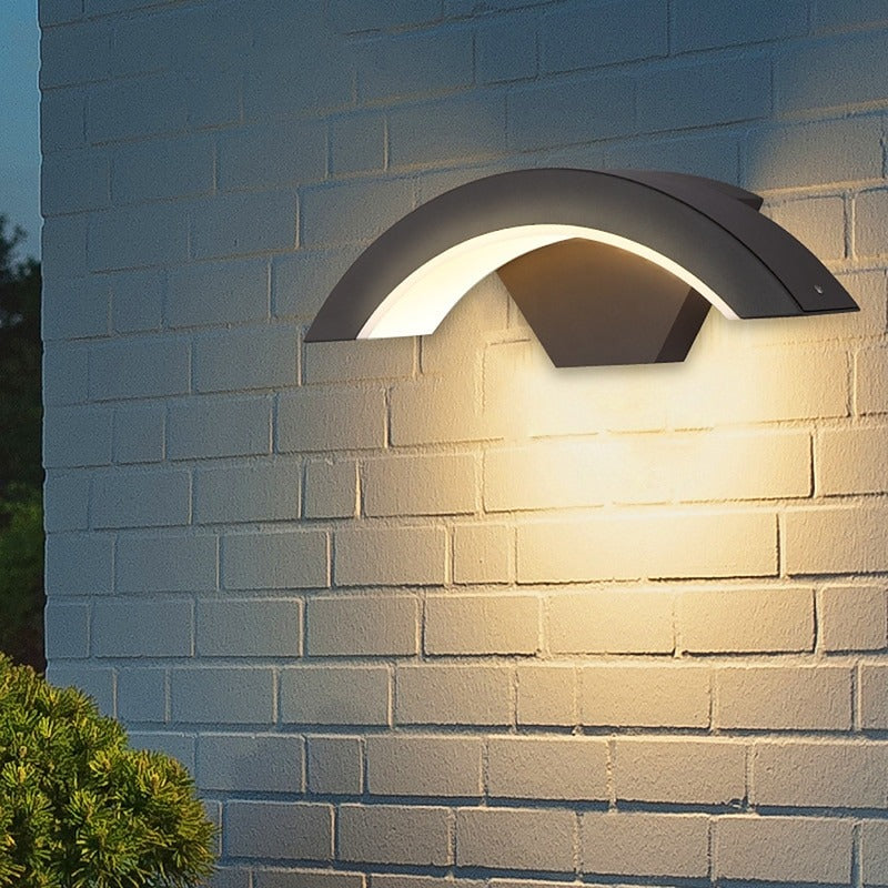 Moderne geschwungene IP65 LED-Außenwandleuchte