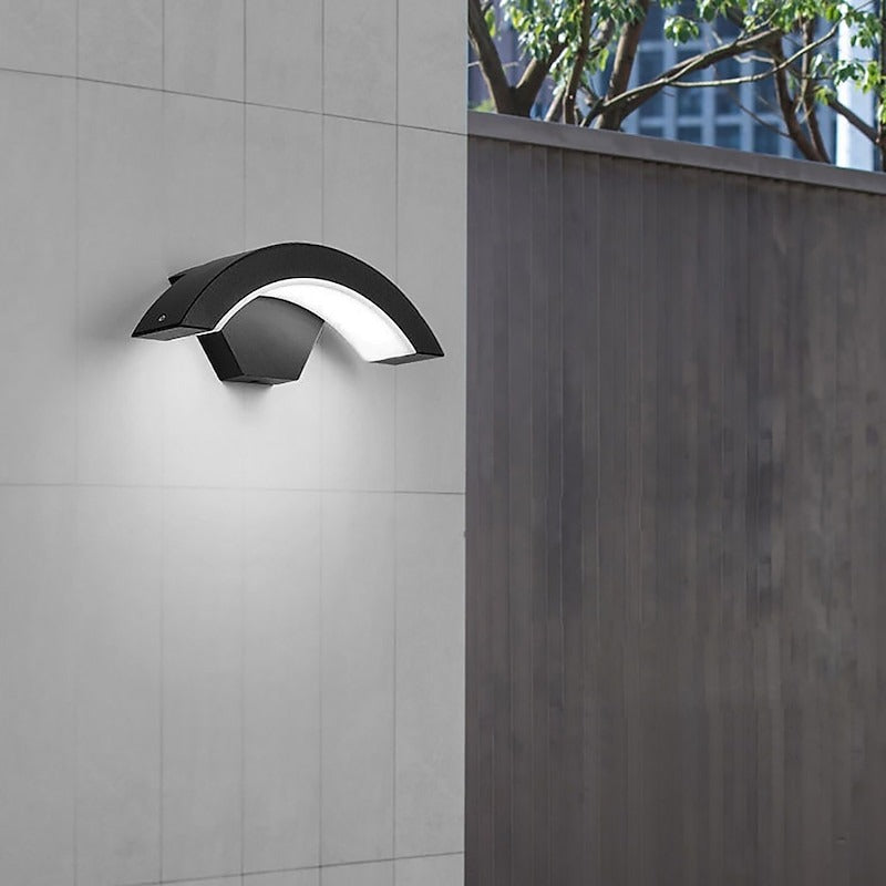 Moderne geschwungene IP65 LED-Außenwandleuchte