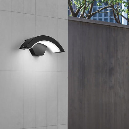 Moderne geschwungene IP65 LED-Außenwandleuchte