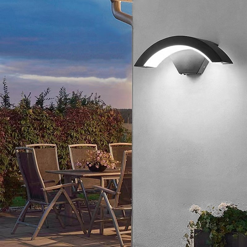 Moderne geschwungene IP65 LED-Außenwandleuchte