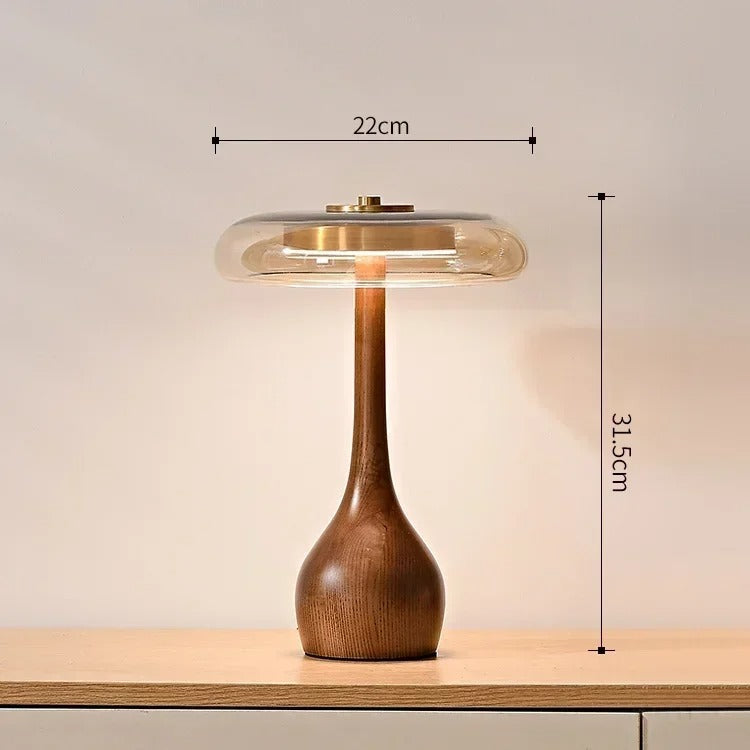 Andi Tischleuchte aus Walnussholz, Messing und Glas